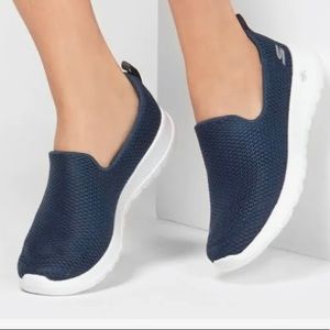 Sketchers go walk stretch slip ons